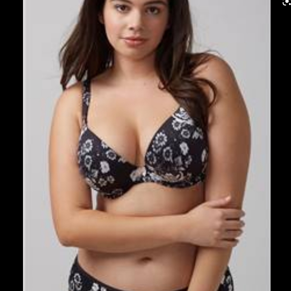 - Cacique floral bra